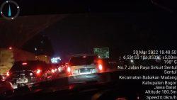 Macet 2 Jam di Kawasan Exit Gerbang Tol Sentul Malam Ini-3