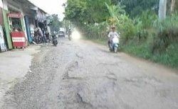 Tak Kunjung Diperbaiki, Jalan Rusak di Kp Broco Kalisuren Kerap Sebabkan Kecelakaan