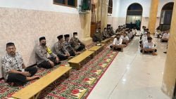 Satbinmas Polresta Banyuwangi Ajak Santri Tangkal Paham Radikalisme Dan Terorisme | Satbinmas Polresta Banyuwangi Ajak Santri Tangkal Paham Radikalisme Dan Terorisme | Satbinmas Polresta Banyuwangi Ajak Santri Tangkal Paham Radikalisme Dan Terorisme