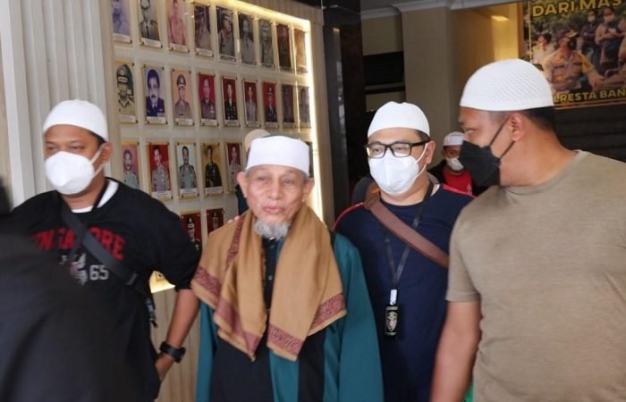 Stasiun Bakamla Kupang Evakuasi | Stasiun Bakamla Kupang Evakuasi | Polri Paparkan Kronologi Penangkapan Pimpinan Khilafatul Muslimin