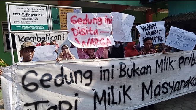 BPOM | Pisah Sambut | Tuntut Tanah Wakaf Di Kembalikan: Ratusan Warga Gruduk Yayasan Al Hasaniyyah