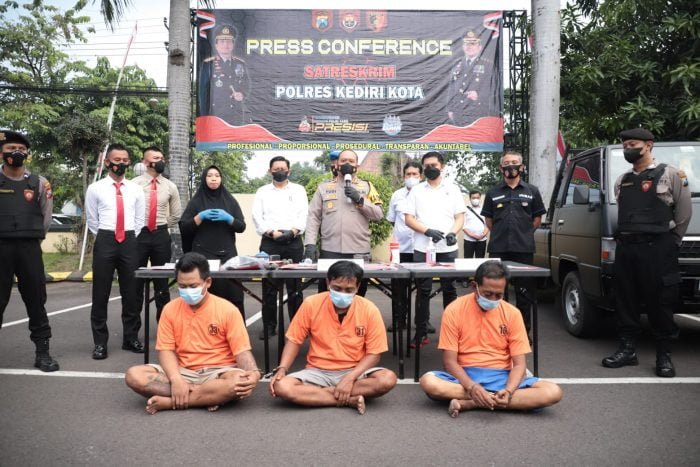 Sidang Perkara Praka RM | Sidang Perkara Praka RM | Polresta Kediri Berhasil Mengungkap Jaringan Curanmor, Lima Tersangka Diamankan