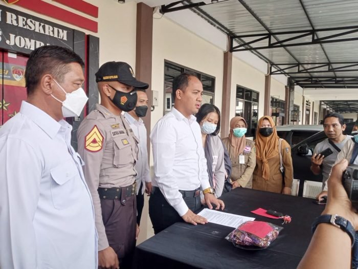 Kades Gentasari Berharap Wisata Tampomas Dongkrak Ekonomi Warga  | Kades Gentasari Berharap Wisata Tampomas Dongkrak Ekonomi Warga  | Polres Jombang Berhasil Menangkap Penculik Bayi di Panti Asuhan