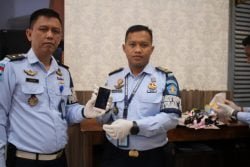 satgas | satgas | Petugas Lapas Banyuwangi Gagalkan Upaya Penyelundupan Handphone dalam Kue Tart