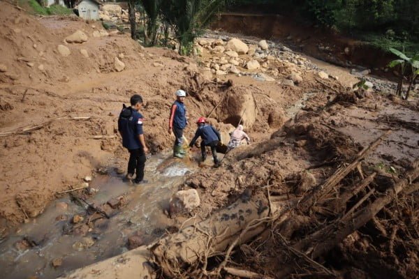 BLT | Dandim 1710/Mimika | Ratusan Warga di Kampung Tanjungsari Terisolir Akibat Jembatan Penghubung Putus 