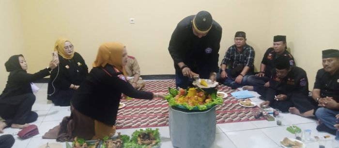 Yasonna Promosi dan Mutasi | Yasonna Promosi dan Mutasi | BPPKB Banten Kecamatan Gunung Putri Gelar Syukuran dan Potong Tumpeng Meresmikan Kantor Sekretariat