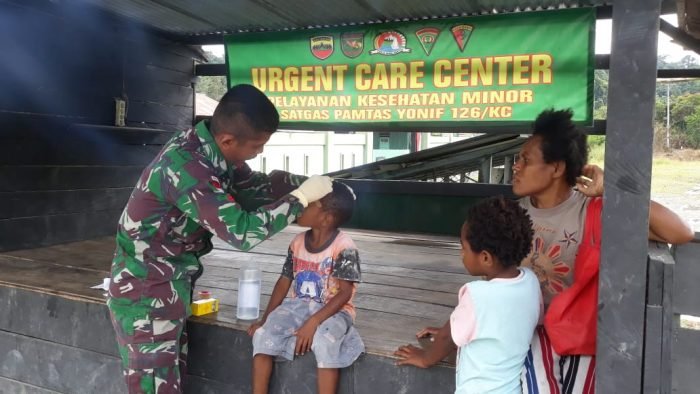 BLT | Dandim 1710/Mimika | Pengobatan Terbaik Untuk Anak Papua Diberikan Satgas Pamtas Yonif 126/Kala Cakti