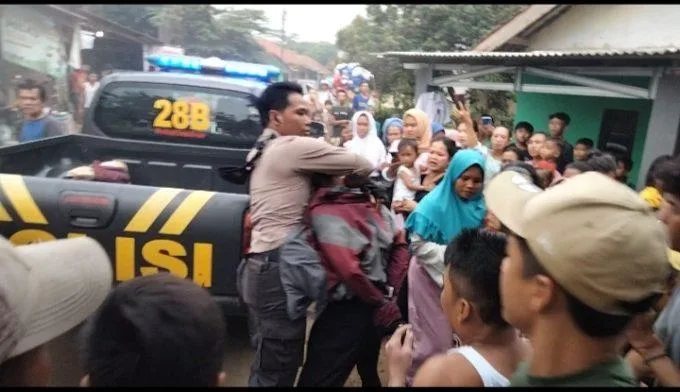 Pencuri Kotak Amal Pencuri