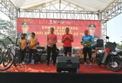 satgas | satgas | Gowes Bebatiran Hari Bhayangkara Ke-76 Perkokoh Sinergitas dan Soliditas TNI-Polri Banyumas