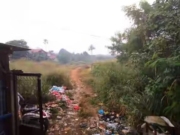 Mangkrak, Pembangunan Terminal Parung di penuhi Ilalang dan Sampah