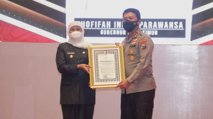 Febri Diyanto Menghilang | Febri Diyanto Menghilang | Gubernur Jatim Terima Penganugrahan Pin Emas dan Penghargaan dari Kapolri