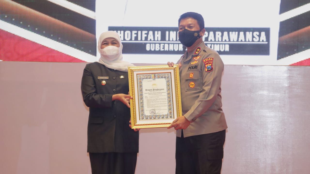 Gubernur Jatim | Gubernur Jatim | Gubernur Jatim Terima Penganugrahan Pin Emas dan Penghargaan dari Kapolri