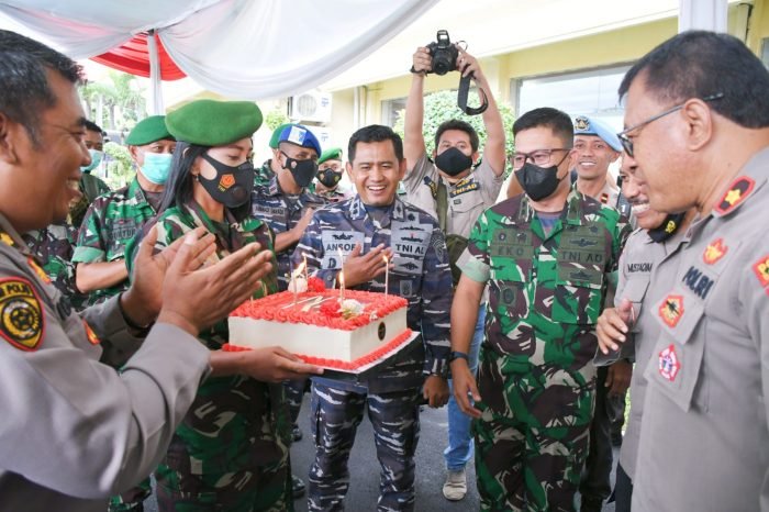 Febri Diyanto Menghilang | Febri Diyanto Menghilang | Hut Bhayangkara Ke-76, Kodim 0825 Berikan Surprise Kepada Polresta Banyuwangi