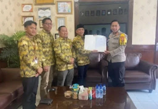 Kapolres dan KPU Lampura Kapolres Lampura