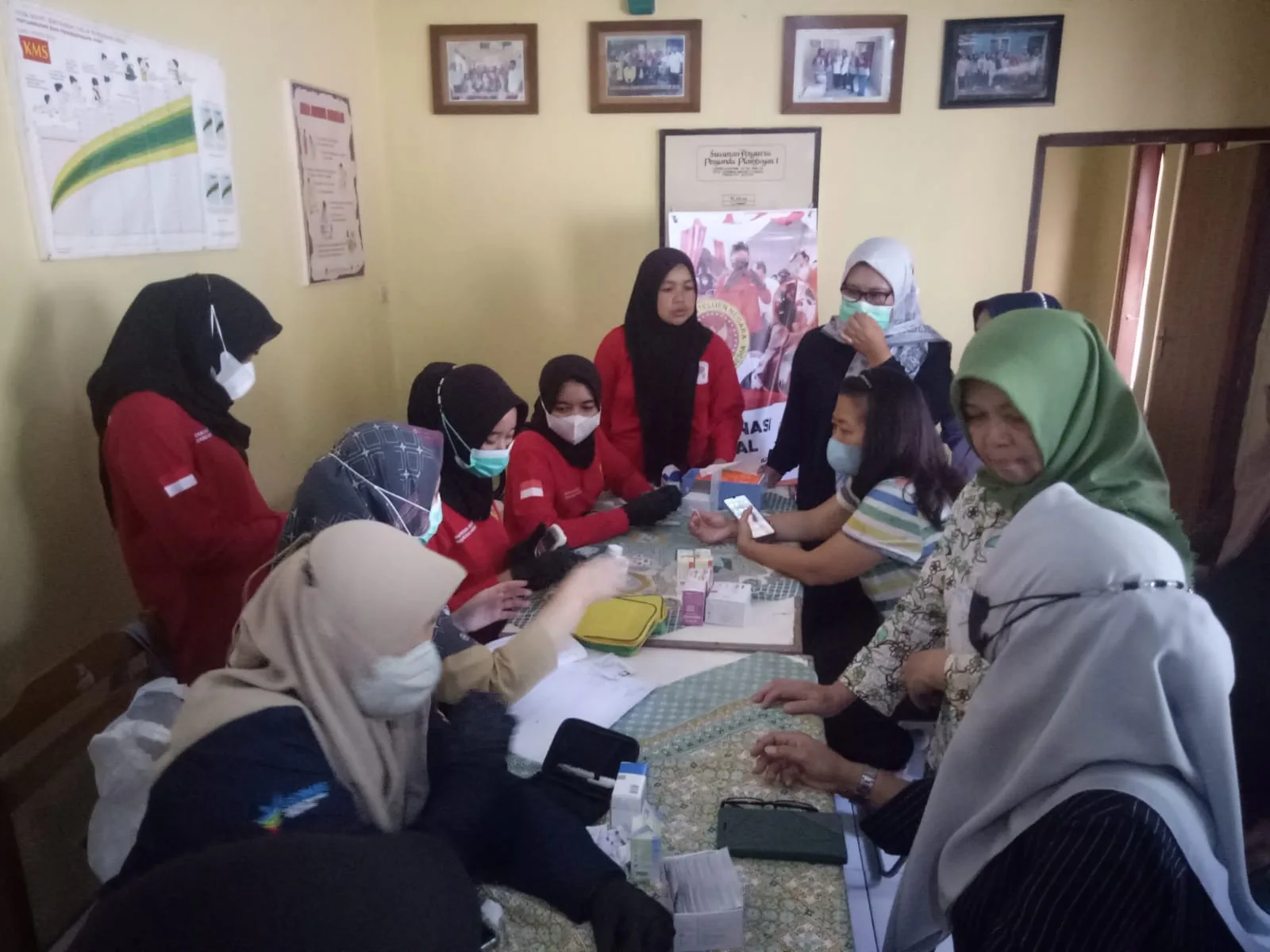 Warga Cisarua Vaksin Massal Warga Cisarua