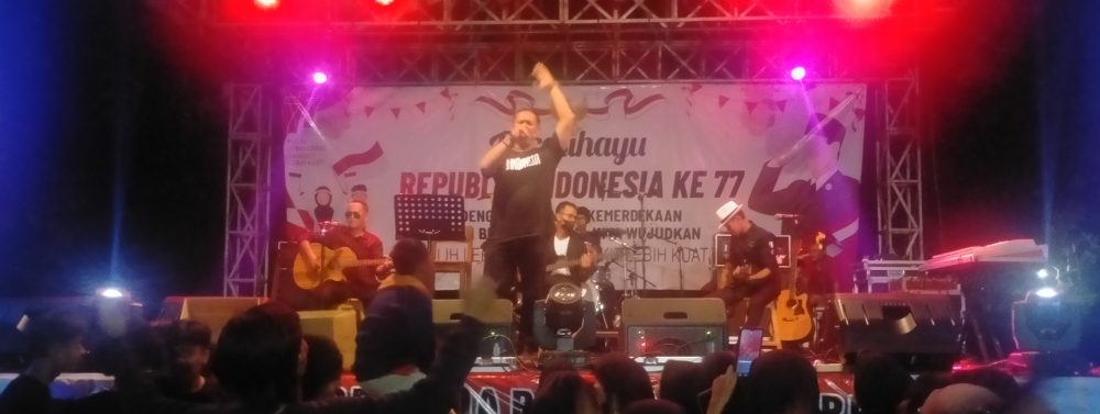Helatan HUT RI ke-77, Kades Tonjong Nur Hakim Bawakan Lagu Jamrud