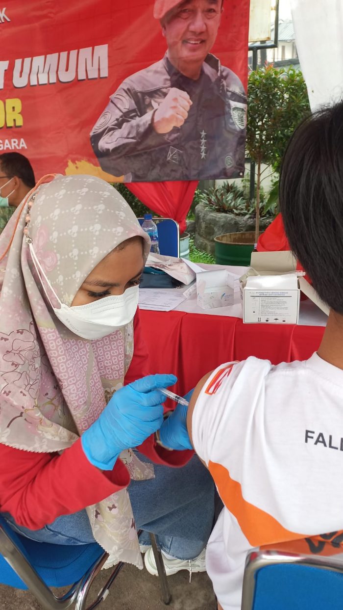 Peran wartawan | Peran wartawan, Jurnalis | Helat Vaksin Covid-19 di Cisarua Bogor, BIN Tuai Ucapan Terima Kasih 