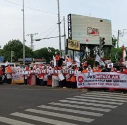 satgas | satgas | Flashmob Serentak, PKS Kabupaten Bogor Sosialisasi Bendera dan Tolak BBM