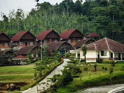 Misteri Bangunan di Tangkil