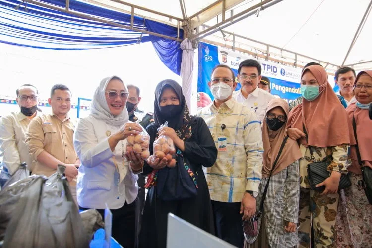 Operasi-Pasar-untuk-Jaga-Stabilitas-Harga-dan-Daya-Beli-Masyarakat-1 Operasi Pasar untuk Jaga Stabilitas Harga dan Daya Beli Masyarakat 1