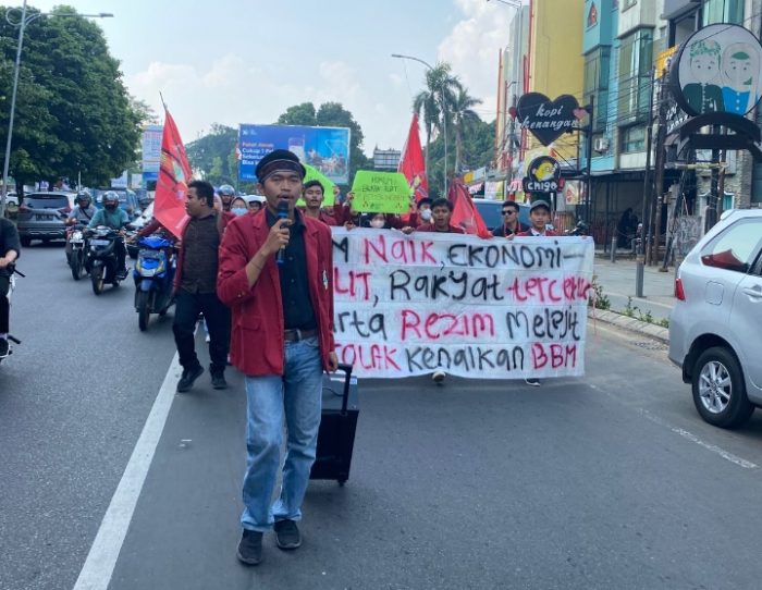 Peran wartawan | Peran wartawan, Jurnalis | Harga BBM Naik, IMM Cabang Bogor Geruduk Istana Bogor Sampaikan 5 Hal