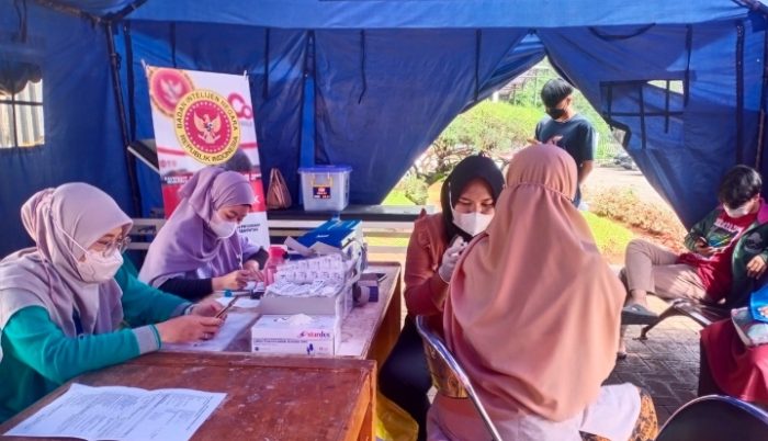Peran wartawan | Peran wartawan, Jurnalis | BIN Kolaborasi dengan Dinkes Kabupaten Bogor Helat Vaksinasi Massal