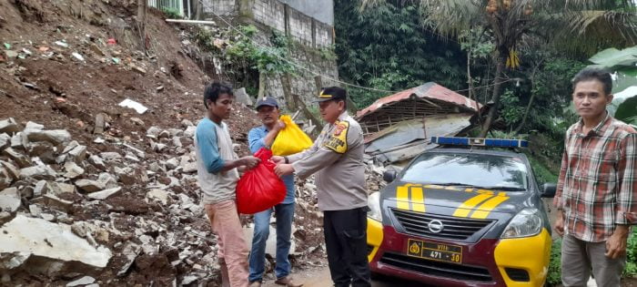 Longsor Rumah Murki | polda metro jaya | Longsor, Rumah Murki di Dramaga Ambruk Kerugian Capai Puluhan Juta