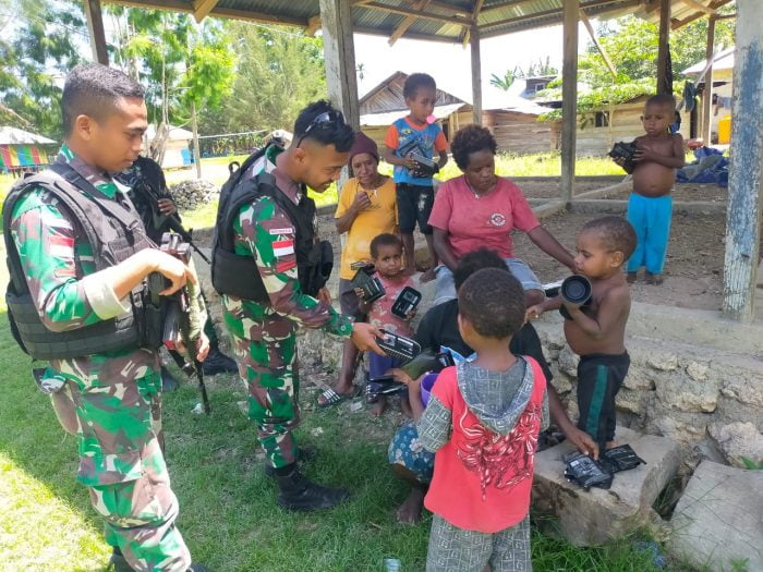 Satgas Yonif Raider | OTK Ngaku dari Sensus Tusuk Remaja Usia 20 Tahun  | Satgas Pamtas Yonif 711/Rks Disambut Hangat Warga Gambut Papua, Ada Apa?