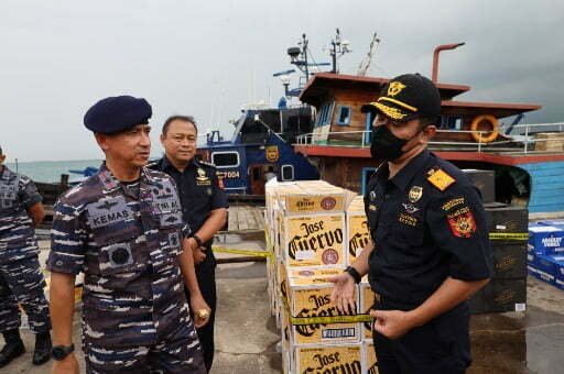 Sinergitas TNI AL | Menuju Poros Maritim Dunia | Sinergitas TNI AL dan Bea Cukai Berhasil Gagalkan Penyelundupan Minuman Beralkohol senilai 4.38 M