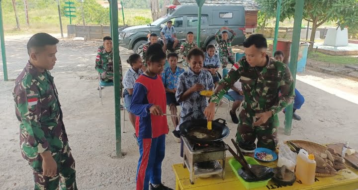 Satgas Yonif 126/KC Beri Pelatihan Tataboga di SMP Negeri 1 Senggi, Guru: Terimakasih Bapak TNI 