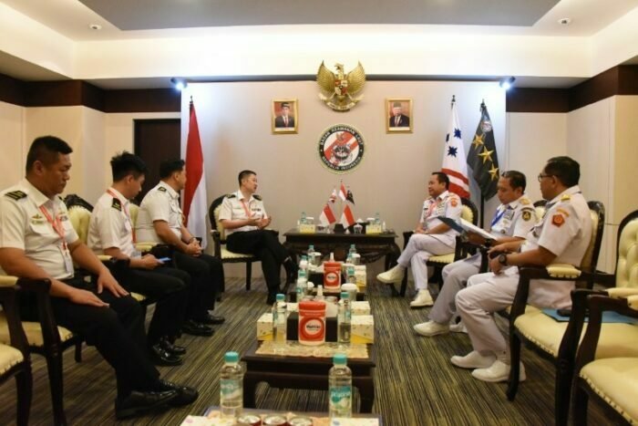 Kapal Patroli Bakamla | Kapal Patroli Bakamla | Indo Defence 2022 Expo & Forum, Kepala Bakamla RI T Delegasi APMM dan RPM