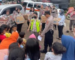 satgas | satgas | Polwan Polres Bogor Berikan Trauma Healing Kepada Anak Korban Gempa Cianjur