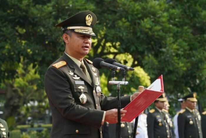 Mabes TNI Gelar Upacara | Para Santri Bisa Bergabung | Mabes TNI Gelar Upacara Hari Pahlawan