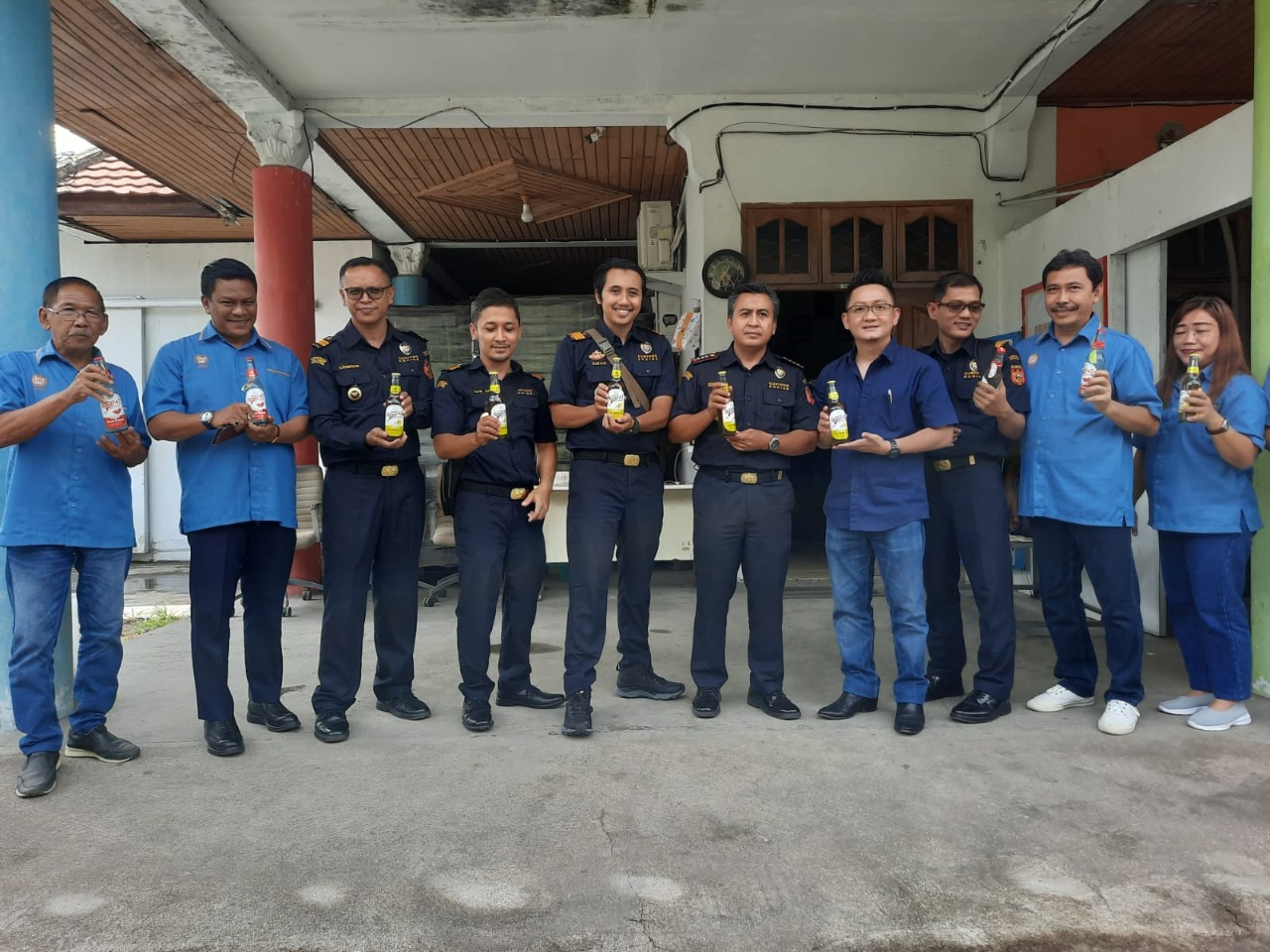 Dukung Investasi dan Kearifan Lokal KPPBC Manado Terima Penghargaan dari PT Jobubu Jarum Minahasa