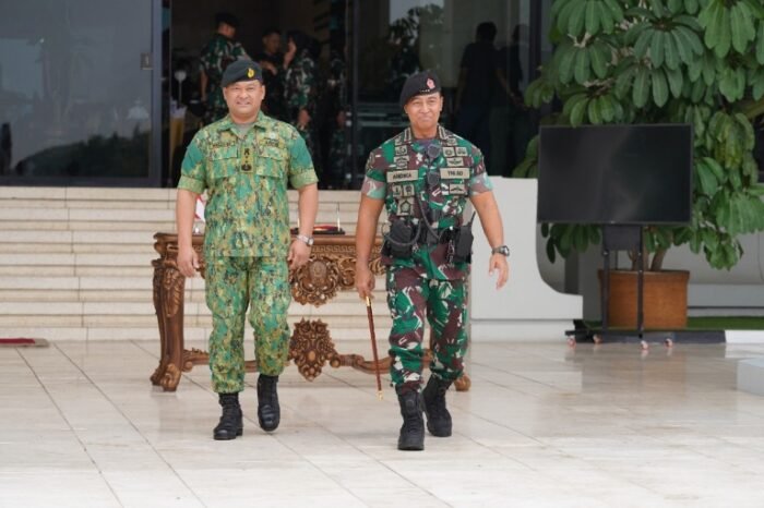 Mayor Jenderal TNI Sugiono | Mayor Jenderal TNI Sugiono | Panglima TNI Terima Kunjungan Kehormatan Panglima Angkatan Bersenjata Diraja Brunei