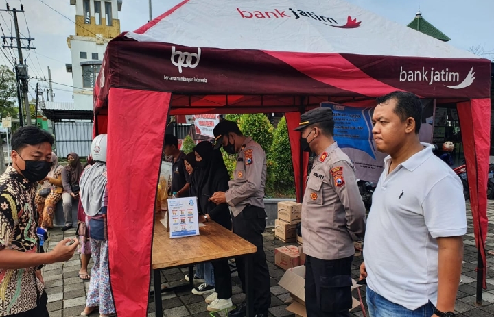 Upaya Kendalikan Harga Pangan, Polres Ngawi Cek di Pasar Murah