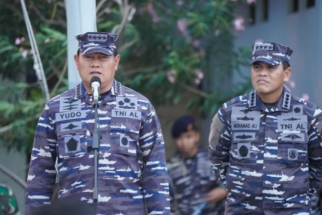 panglima tni admiral 3 Panglima TNI Melakukan Tradisi