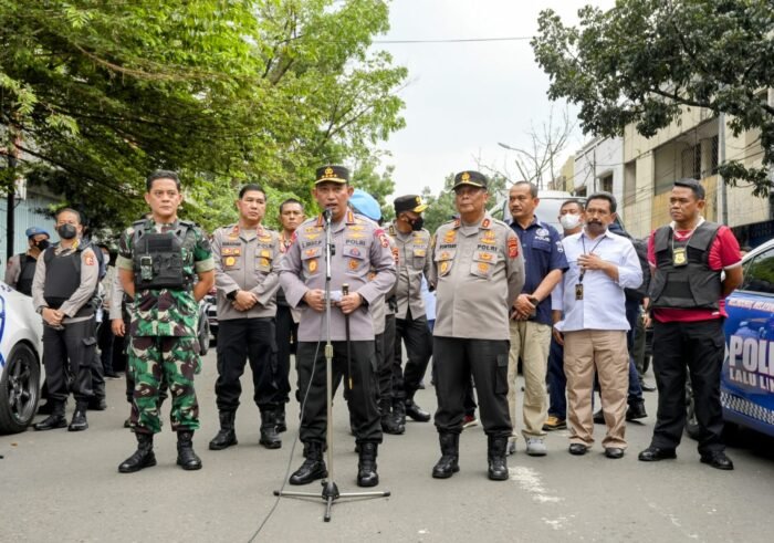 Bom | Peduli Budaya Literasi | Bom Bunuh Diri di Polsek Astana Anyar, Kapolri Instruksikan Seluruh Jajaran Usut Tuntas 