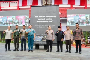Monumen Jenderal Polisi Hoegeng Monumen Jenderal Polisi Hoegeng