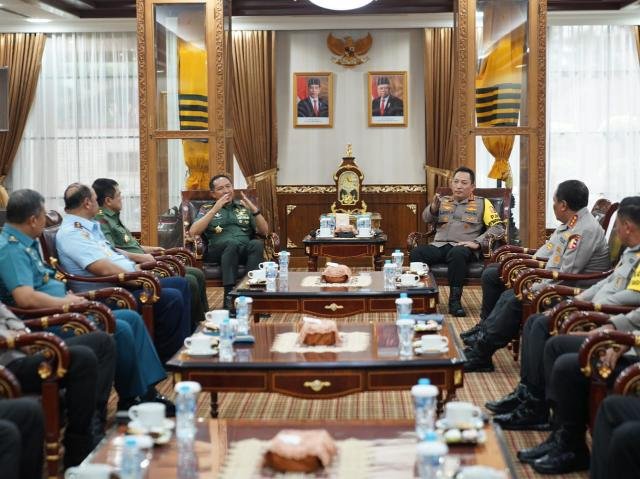 Kunjungi Mabes Polri | Mudahkan Masyarakat Untuk Melapor | Kunjungi Mabes Polri, Panglima TNI Perkuat Sinergi TNI-Polri