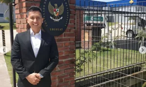 Diplomat Muda Kemenlu Arya Daru Pangayunan