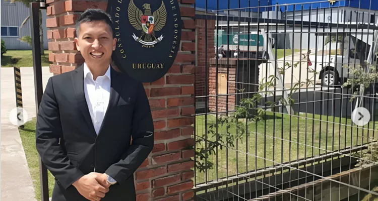 Diplomat Muda Kemenlu Arya Daru Pangayunan