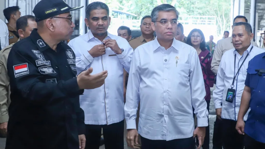 THR Tak Dibayar Penuh, Menaker Sidak Perusahaan di Semarang - 1 THR Tak Dibayar Penuh, Menaker Sidak di Semarang